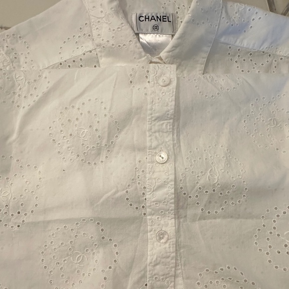 A CHANEL SHORT SLEEVE EYELET WHITE BLOUSE - Picture 10 of 10